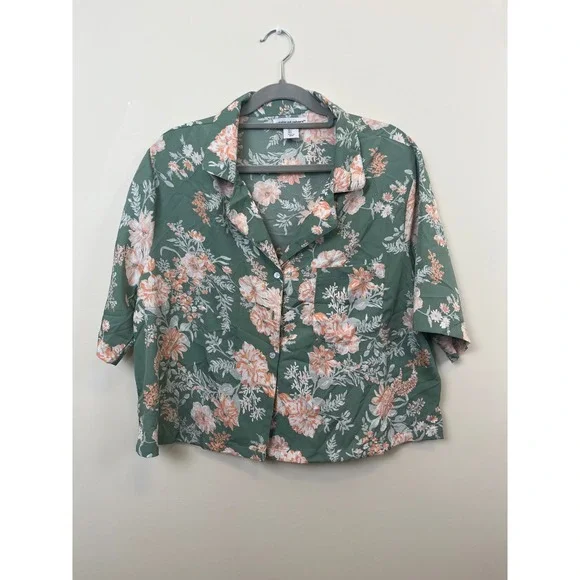 NWOT Cupcakes and Cashmere Floral Short Button Down Shirt Sage Green Large - Picture 9 of 16